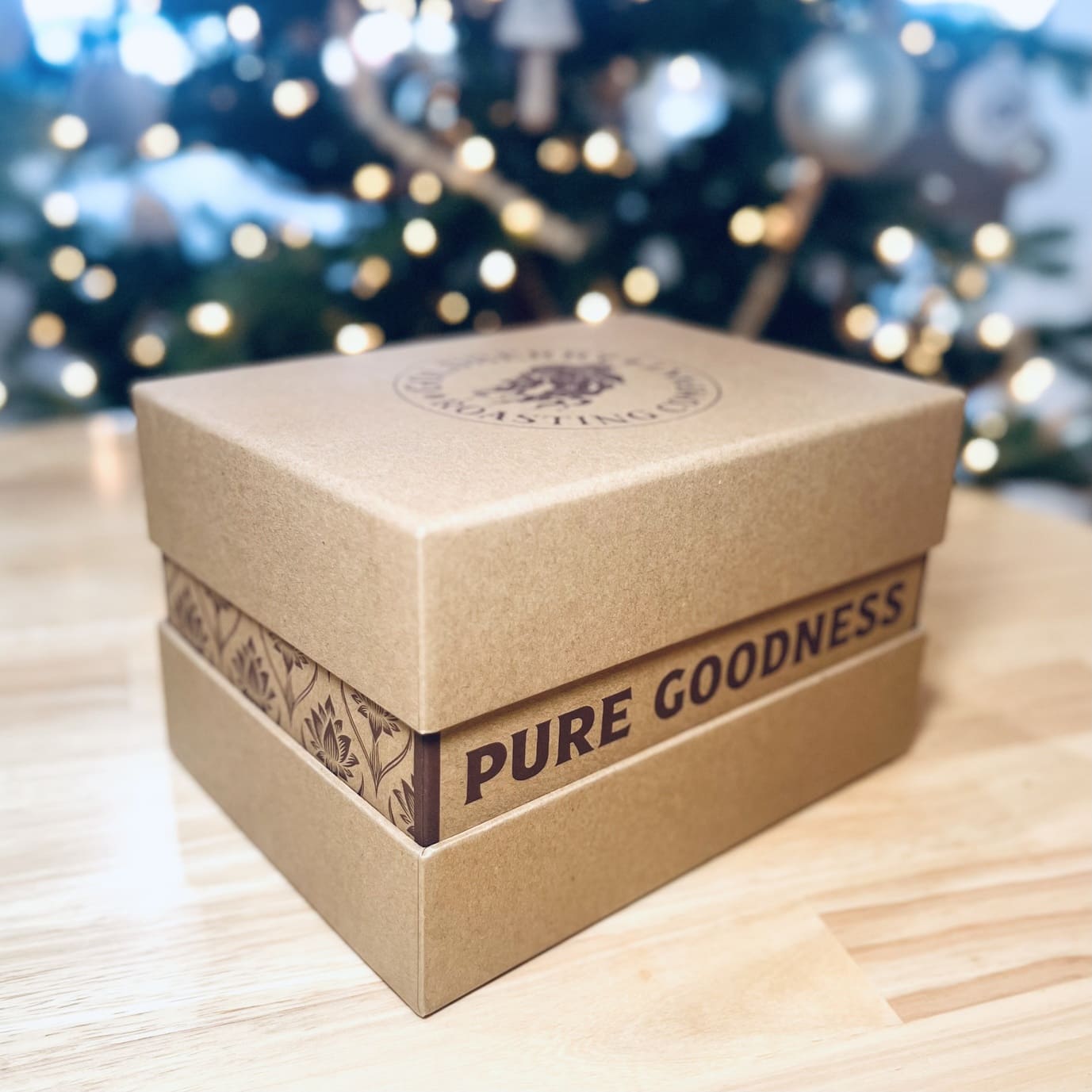 Natural-tone shoulder box