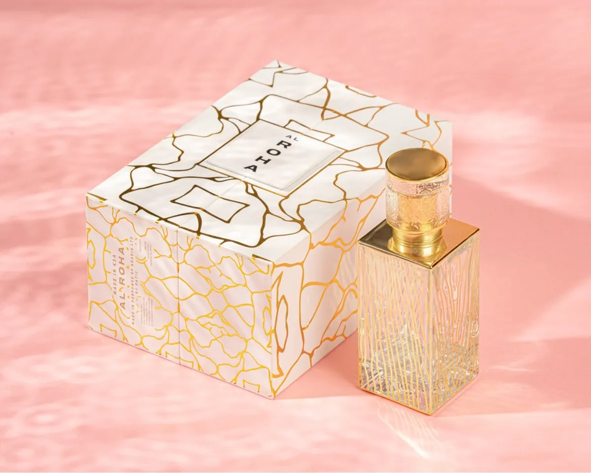 علبة عطر بزخارف خطية